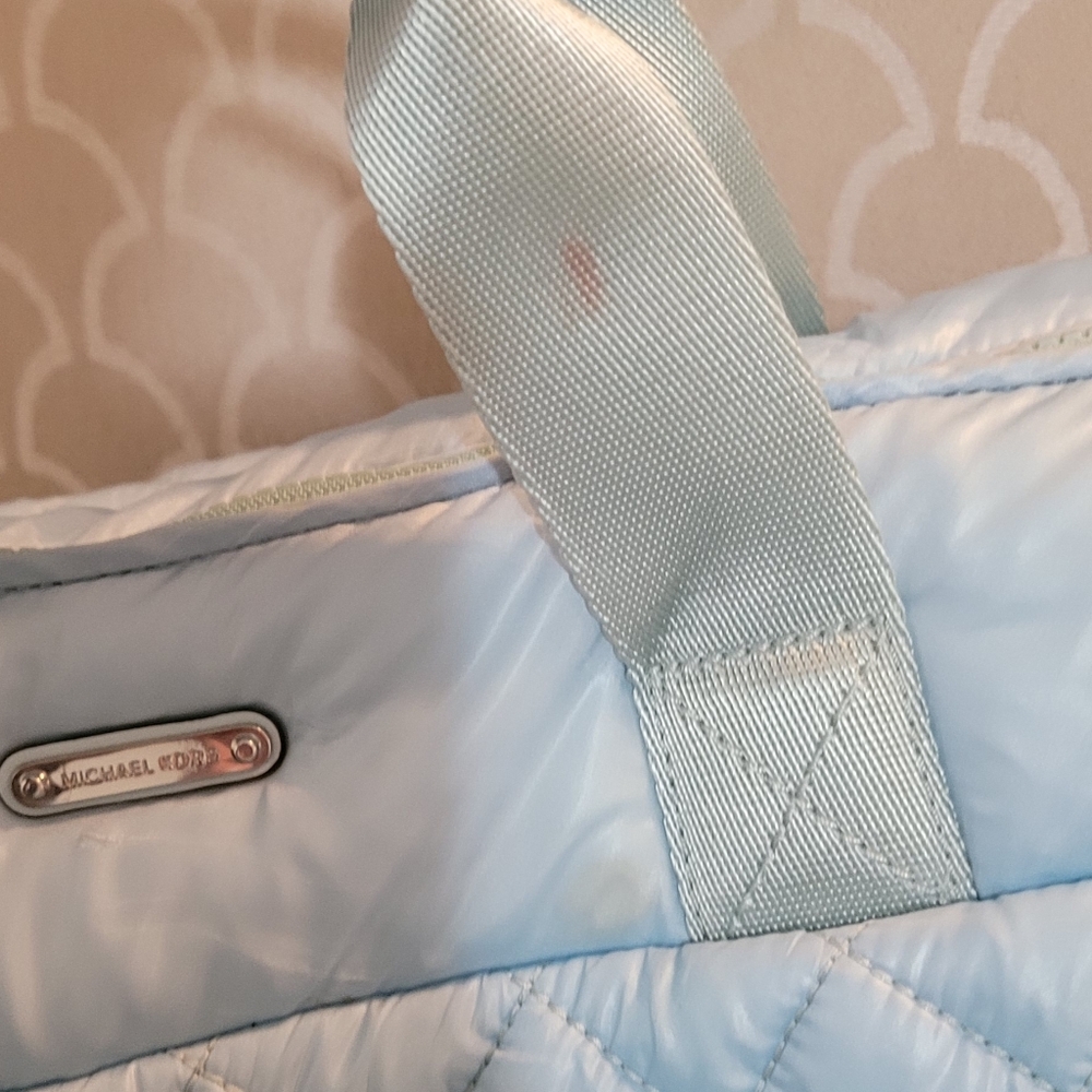 Micheal KORS Quilted Light Blue Travel Bag 19 In. Length and 14 In Deep. - Picture 4 of 17